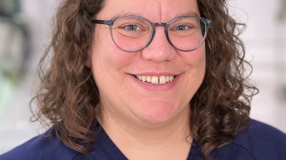 Tierärztin und Expertin für Tieraugenheilkunde Sabela Rey Martinez im Portrait