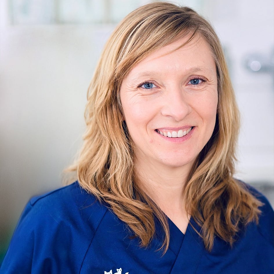 AniCura-Tierärztin und Zahn-Expertin Julia Nunekpeku im Portrait