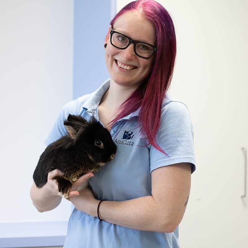 Foto von Nadja Amolsch, Tierpflegerin, Veterinary Technican Certificate In Laboratory Techniques (vtcert Lab Tech), Zertifizierte Ersthelferin Und Brandschutzhelferin, Hygienebeauftragte