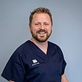 Foto von Dr. Jonas Kulpe, Fachtierarzt für Chirurgie der Kleintiere